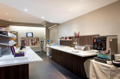 Hotel Chambord - image 18