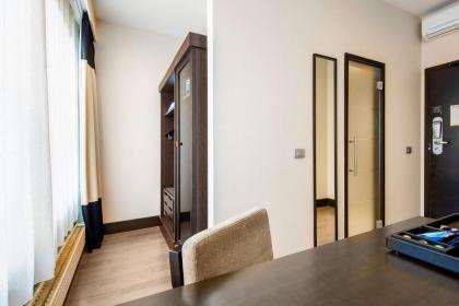 NH Hotel Stephanie - image 15