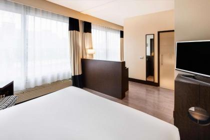 NH Hotel Stephanie - image 19