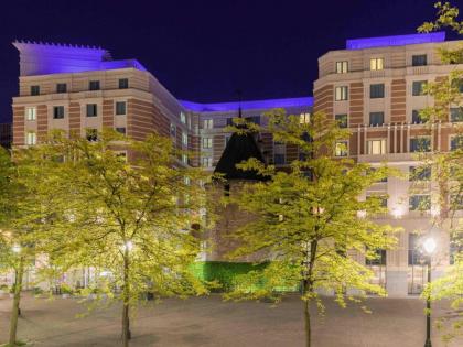 Novotel Brussels City Centre - image 1