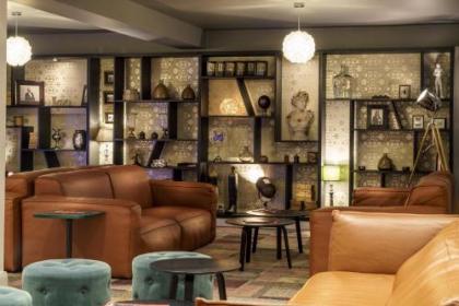 Holiday Inn Hotel Brussels Airport - image 1