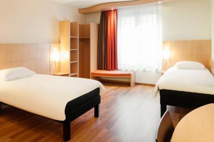 ibis Hotel Brussels Centre Gare du Midi - image 2