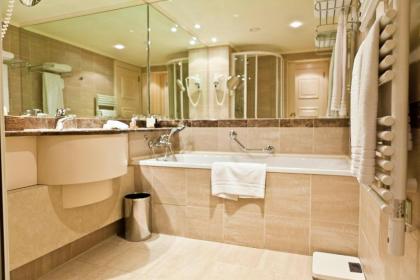 Hotel Le Châtelain - image 3