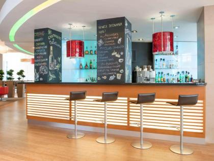 Hotel Novotel Brussels Off Grand Place - image 2