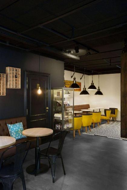 Zoom Hotel - image 10