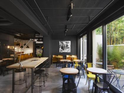 Zoom Hotel - image 11