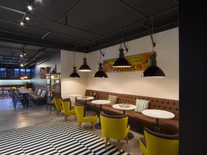 Zoom Hotel - image 15