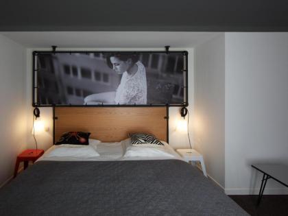 Zoom Hotel - image 9