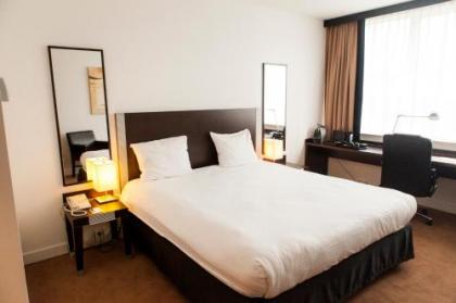 Progress Hotel - image 1