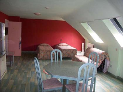 Hotel Evergreen - image 11