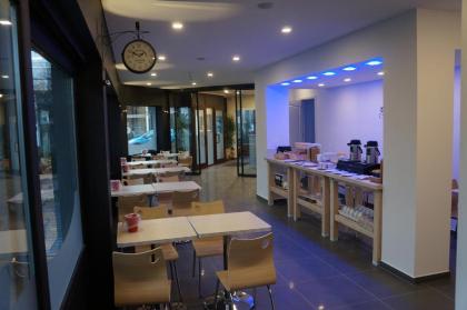 Hotel Evergreen - image 19