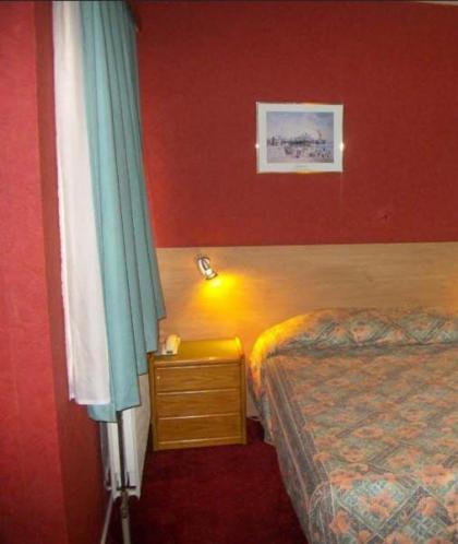 Hotel Evergreen - image 2