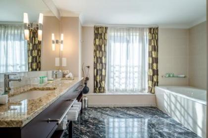 Renaissance Brussels Hotel - image 13