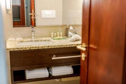 Renaissance Brussels Hotel - image 20