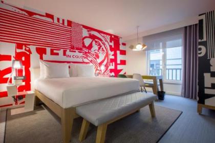 Radisson RED Brussels - image 4