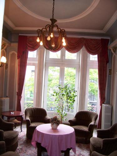 Hotel Manhattan - image 2