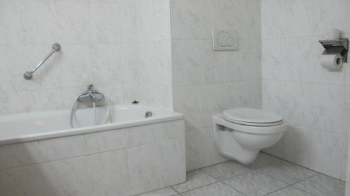 Hotel Manhattan - image 4