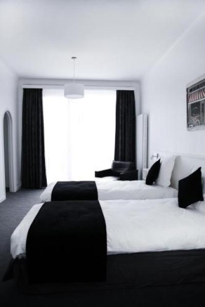 Hotel Satellite - image 11