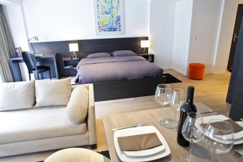 Flat Moliere - main image