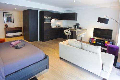 Flat Moliere - image 5