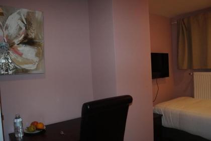 EU Guesthouse - image 10