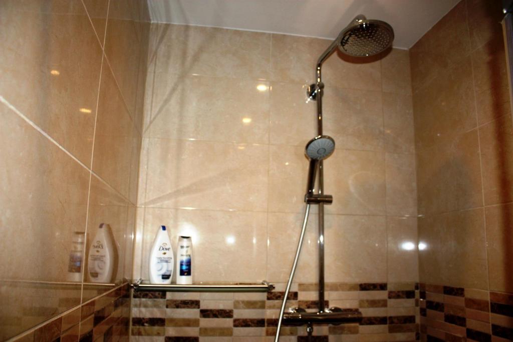EU Guesthouse - image 7