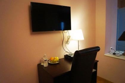 EU Guesthouse - image 8