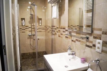 EU Guesthouse - image 9