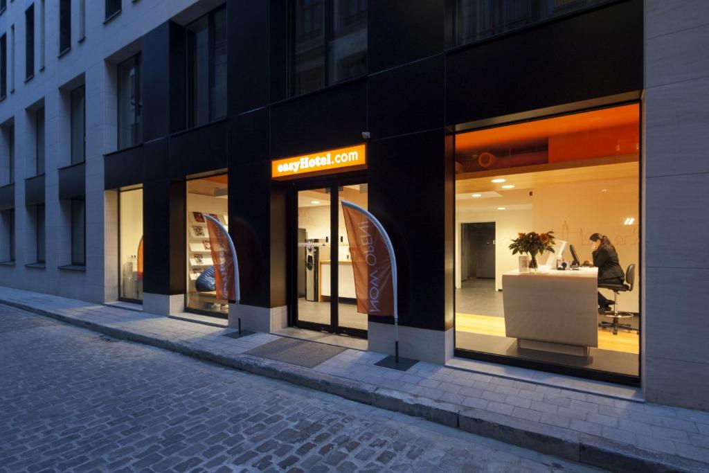 easyHotel Brussels City Centre - main image