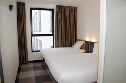 easyHotel Brussels City Centre - image 10