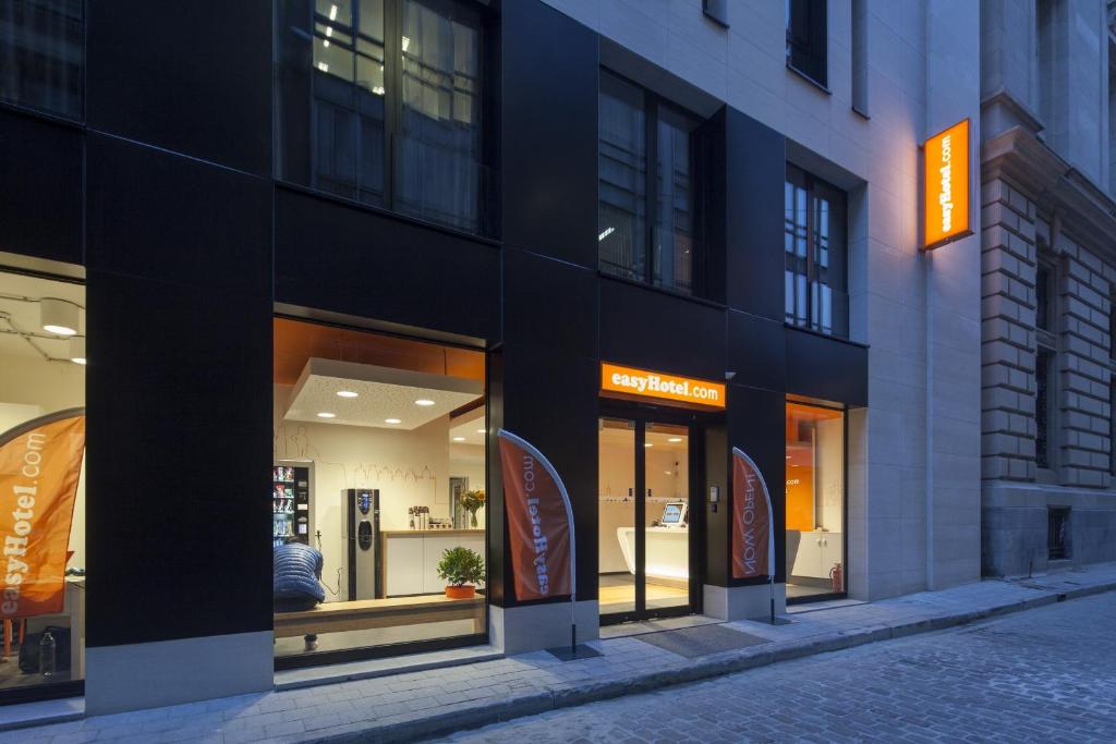 easyHotel Brussels City Centre - image 2