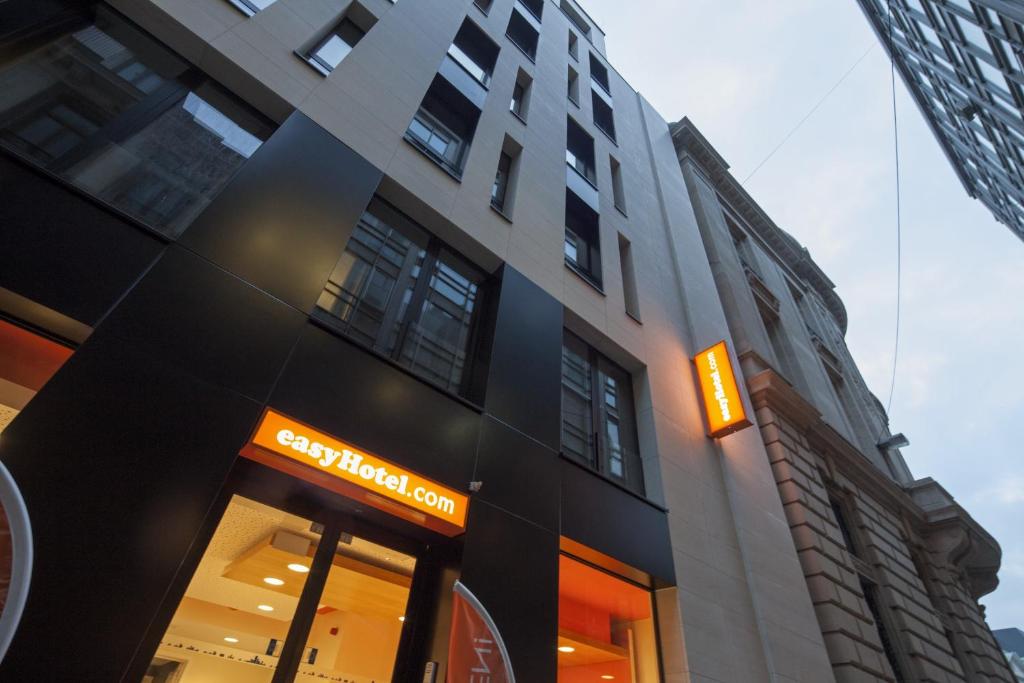 easyHotel Brussels City Centre - image 3