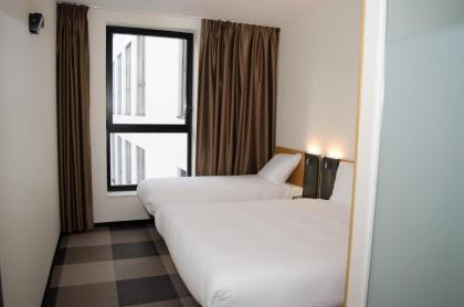 easyHotel Brussels City Centre - image 8