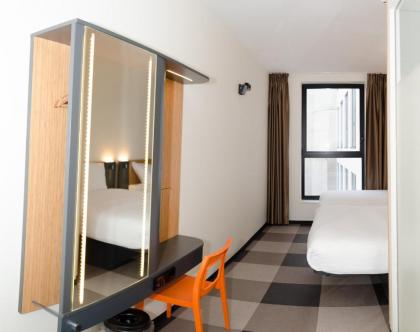easyHotel Brussels City Centre - image 9