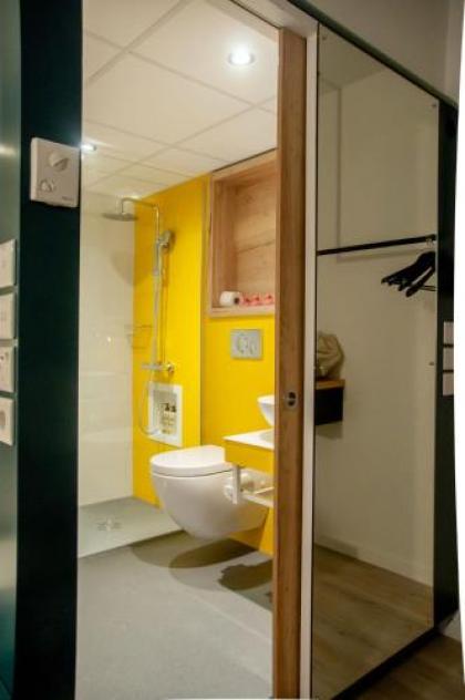 Qbic Hotel Brussels - image 7