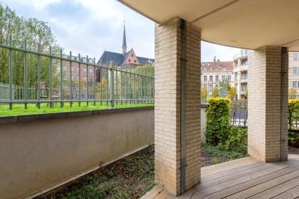 Brussels EU Parliament Terrace Residence - image 4