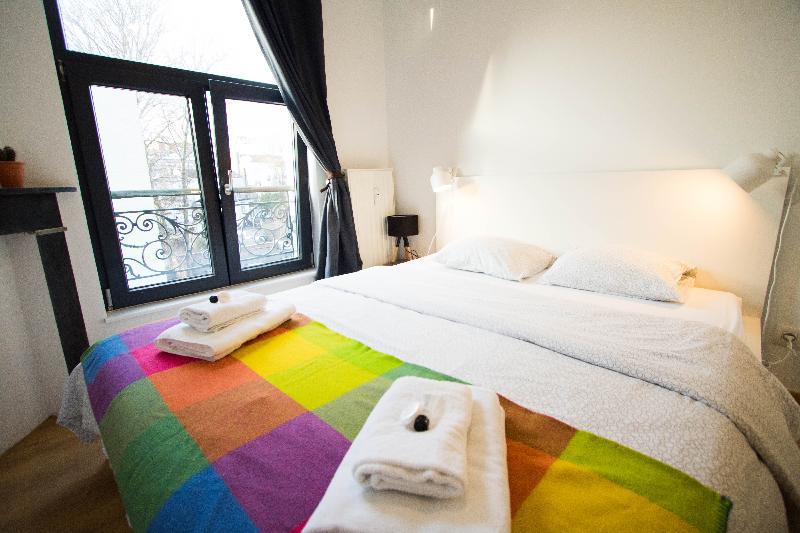 Unit 9 - Vibrant Room near Avenue Louise Best Location - main image