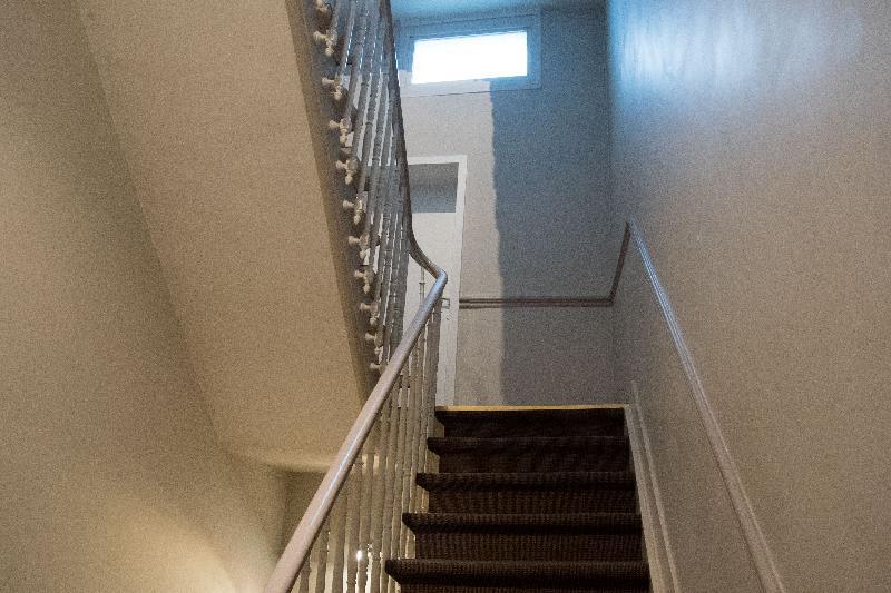 Unit 9 - Vibrant Room near Avenue Louise Best Location - image 2