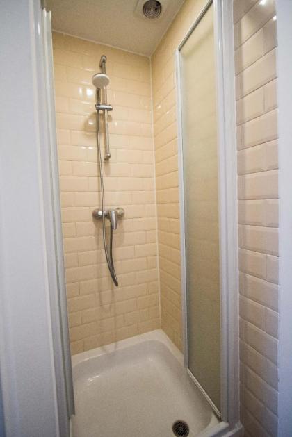 Unit 9 - Vibrant Room near Avenue Louise Best Location - image 8