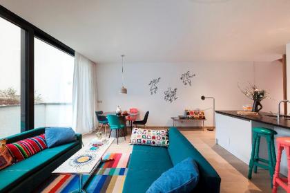 Unit 6 - Colorful Smart Home Triplex Private Garden & Parking - image 1