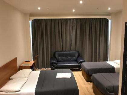 Royal Hotel - image 3
